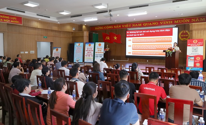 Thuế cơ sở 1 cao đểm hỗ trợ NNT đăng ký sử dụng HĐĐT khởi tạo từ máy tính tiền