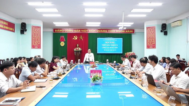 Đảng ủy Sở KH&CN tỉnh Đắk Lắk: Công bố quyết định thành lập 09 chi bộ trực thuộc và quán triệt các văn bản của Đảng