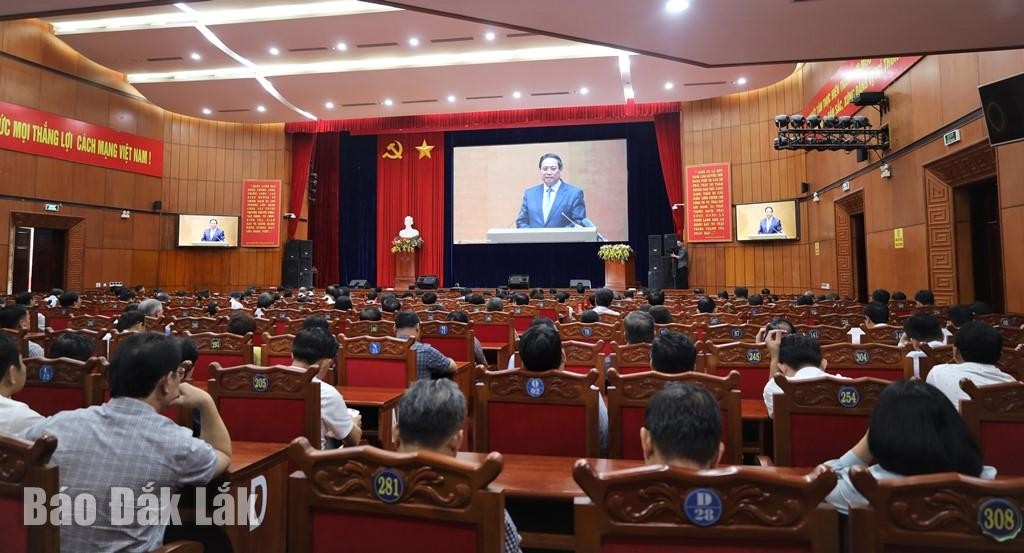 Đảng viên thuộc Đảng bộ HĐND tỉnh dự hội nghị quán triệt các Nghị quyết của Bộ Chính trị